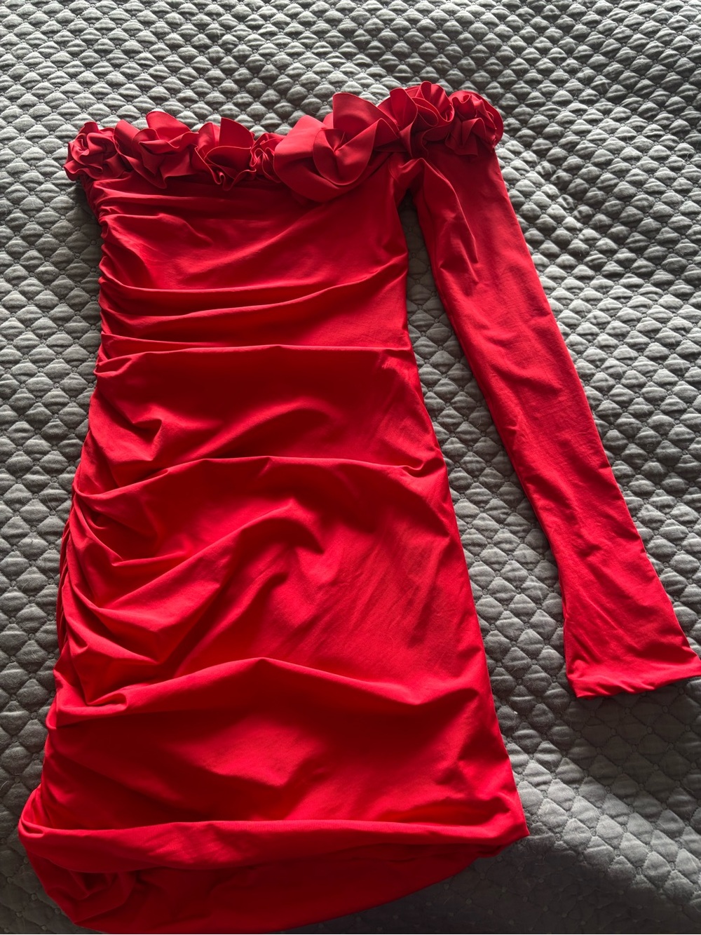Asymmetrical One-Shoulder Red Ruffle Bodycon Dress - Picture 2 of 4